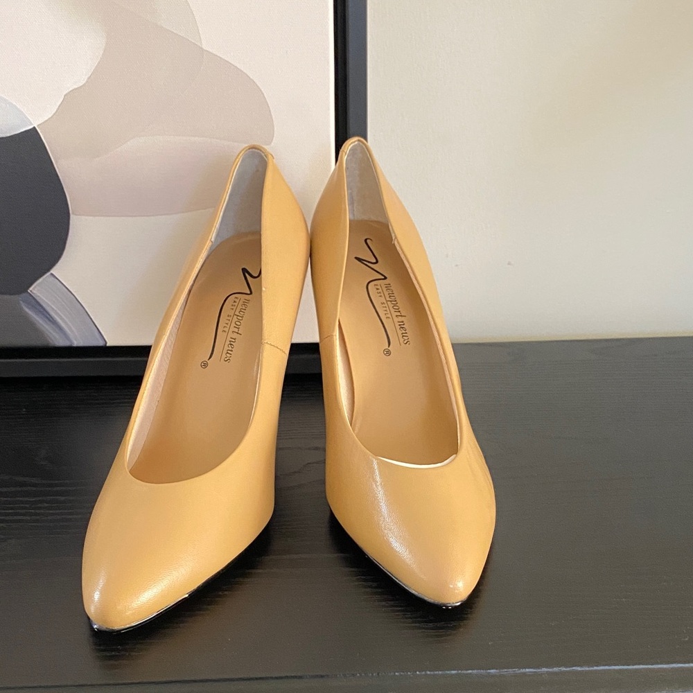 Newport News Tan Leather Heels